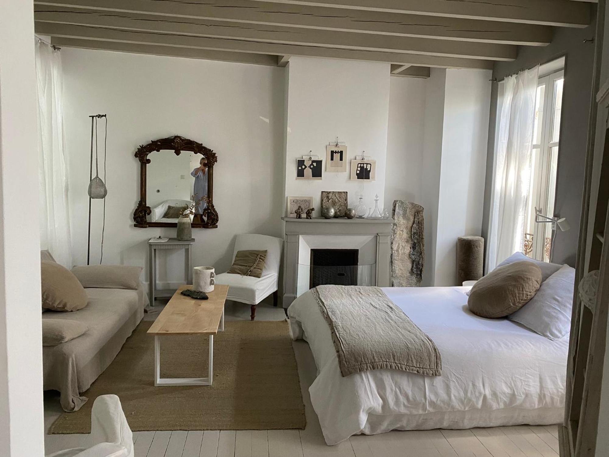 La Maison Sur La Place Bed & Breakfast *