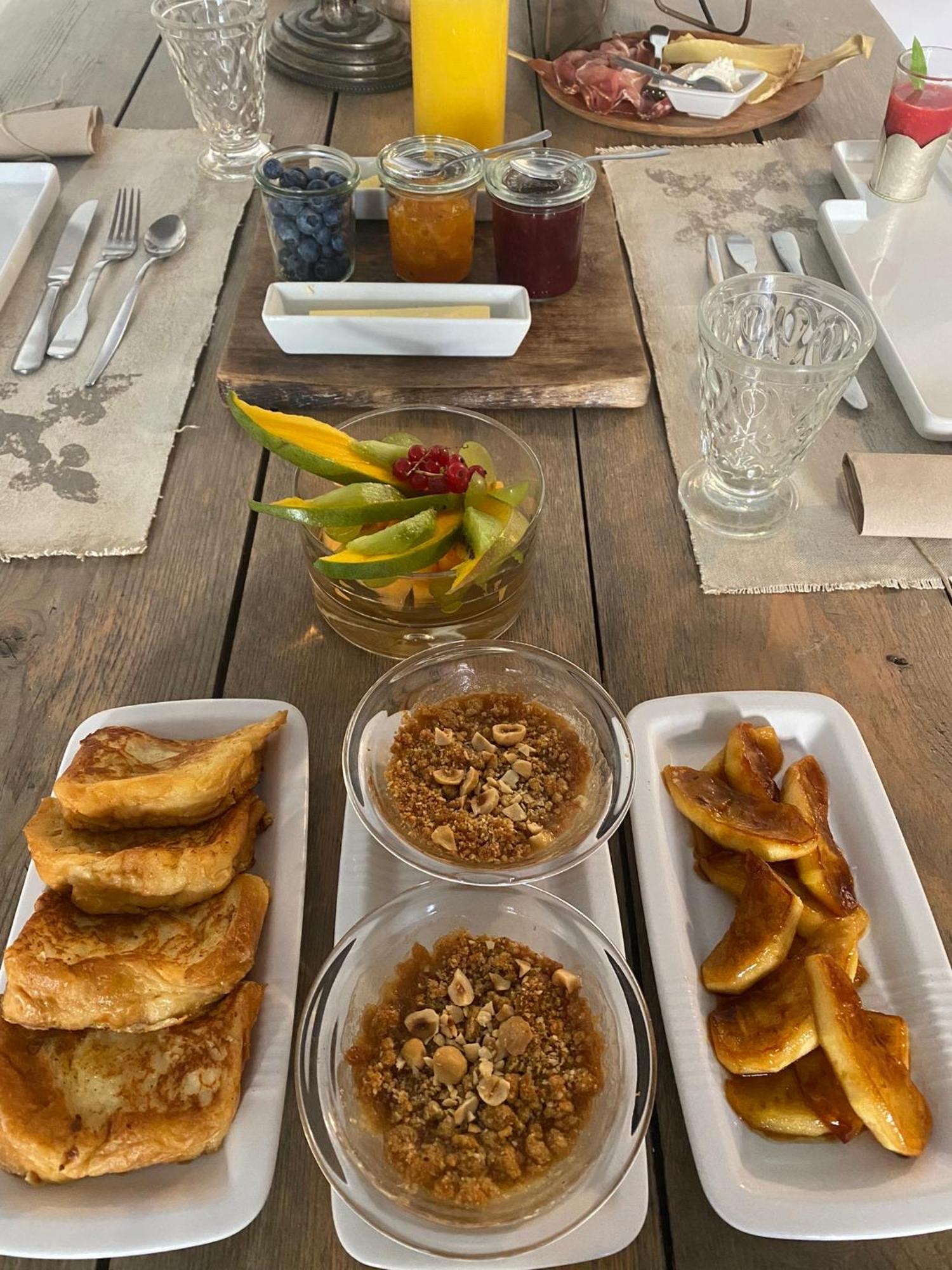 La Maison Sur La Place Bed & Breakfast
