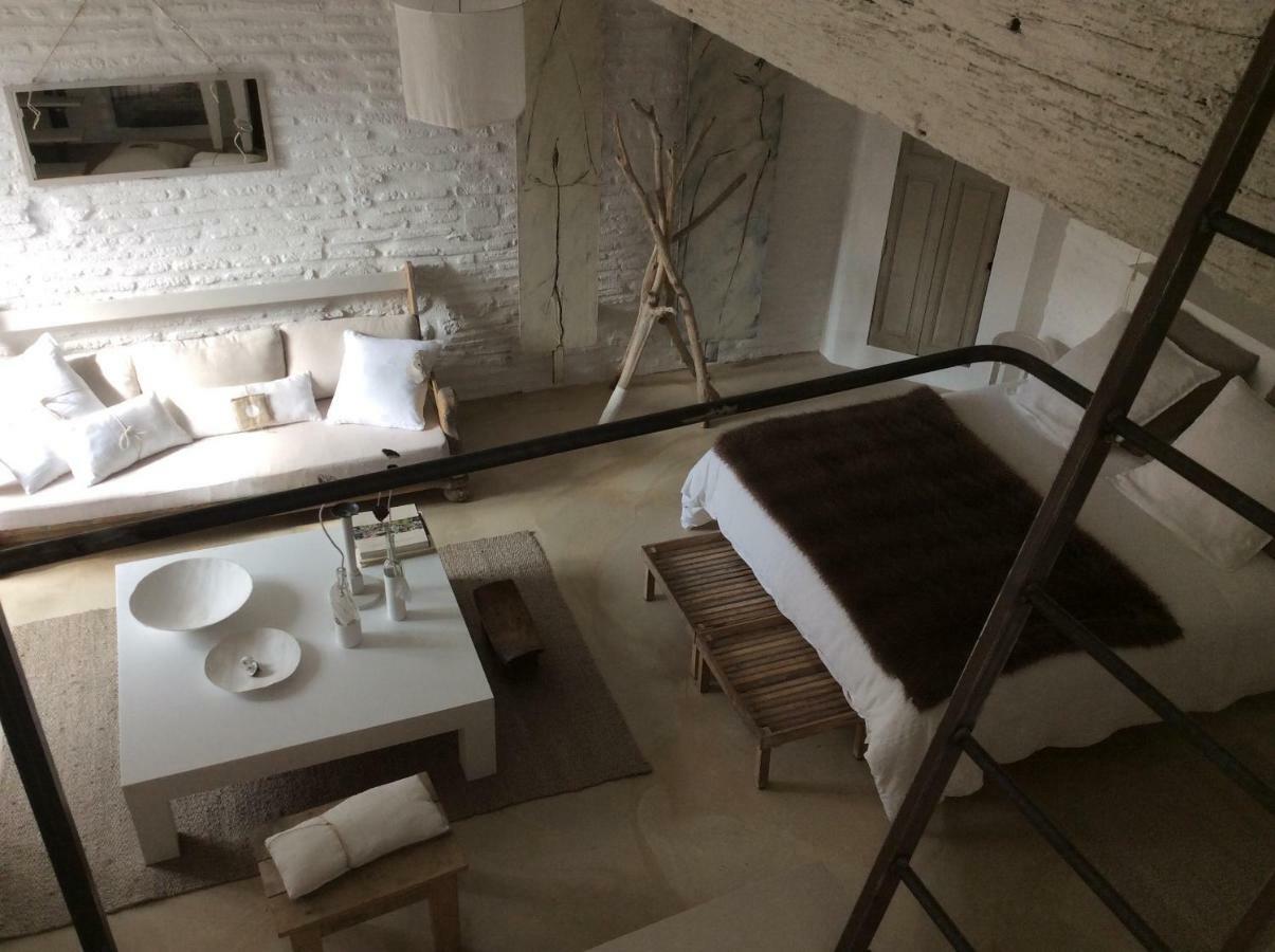 La Maison Sur La Place Bed & Breakfast
