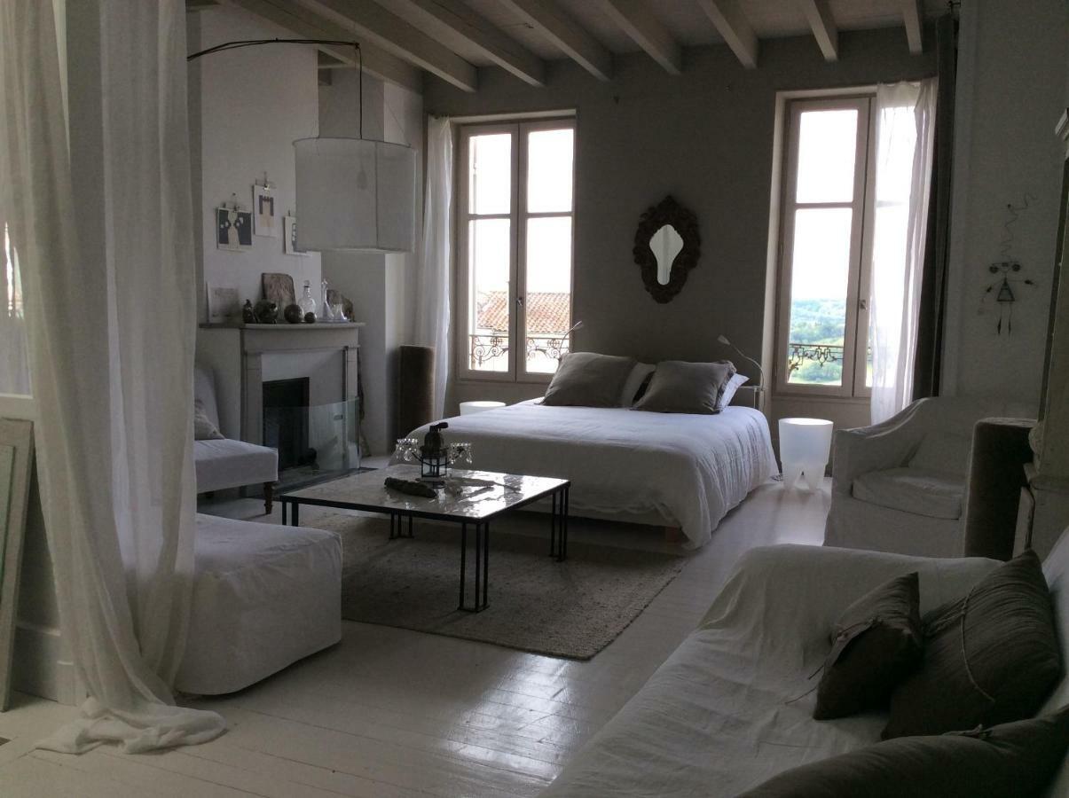 Bed & Breakfast La Maison Sur La Place Penne-d'Agenais