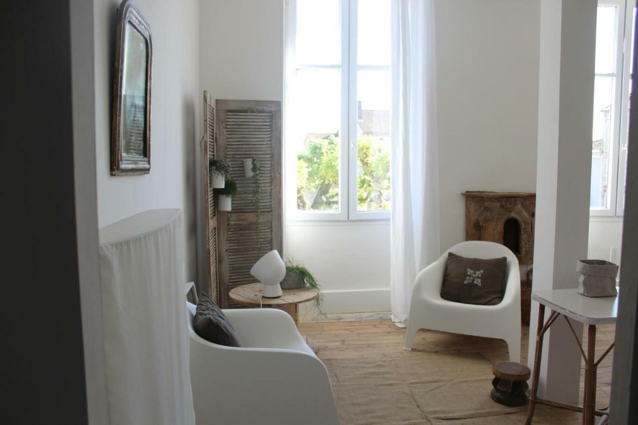 La Maison Sur La Place Couette-café
