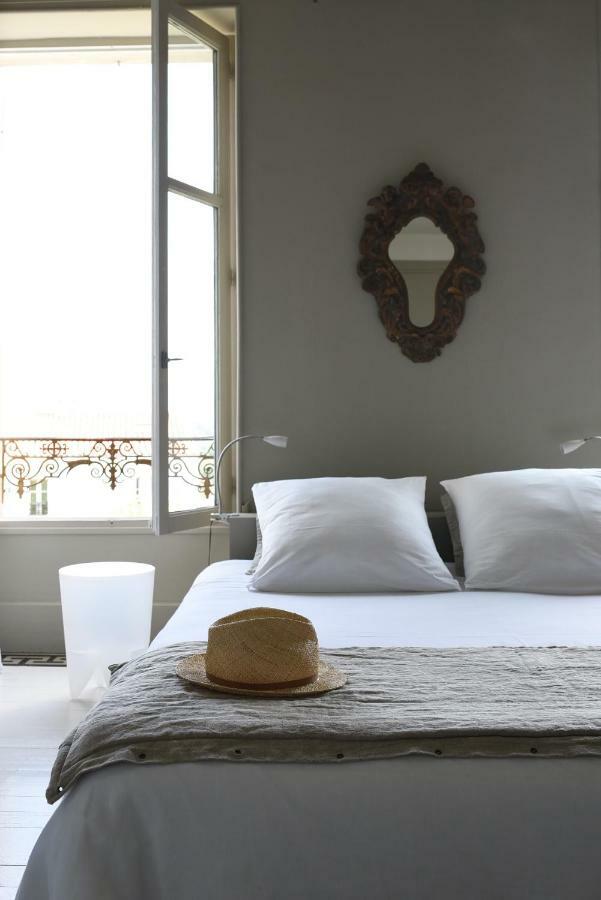 La Maison Sur La Place Bed & Breakfast