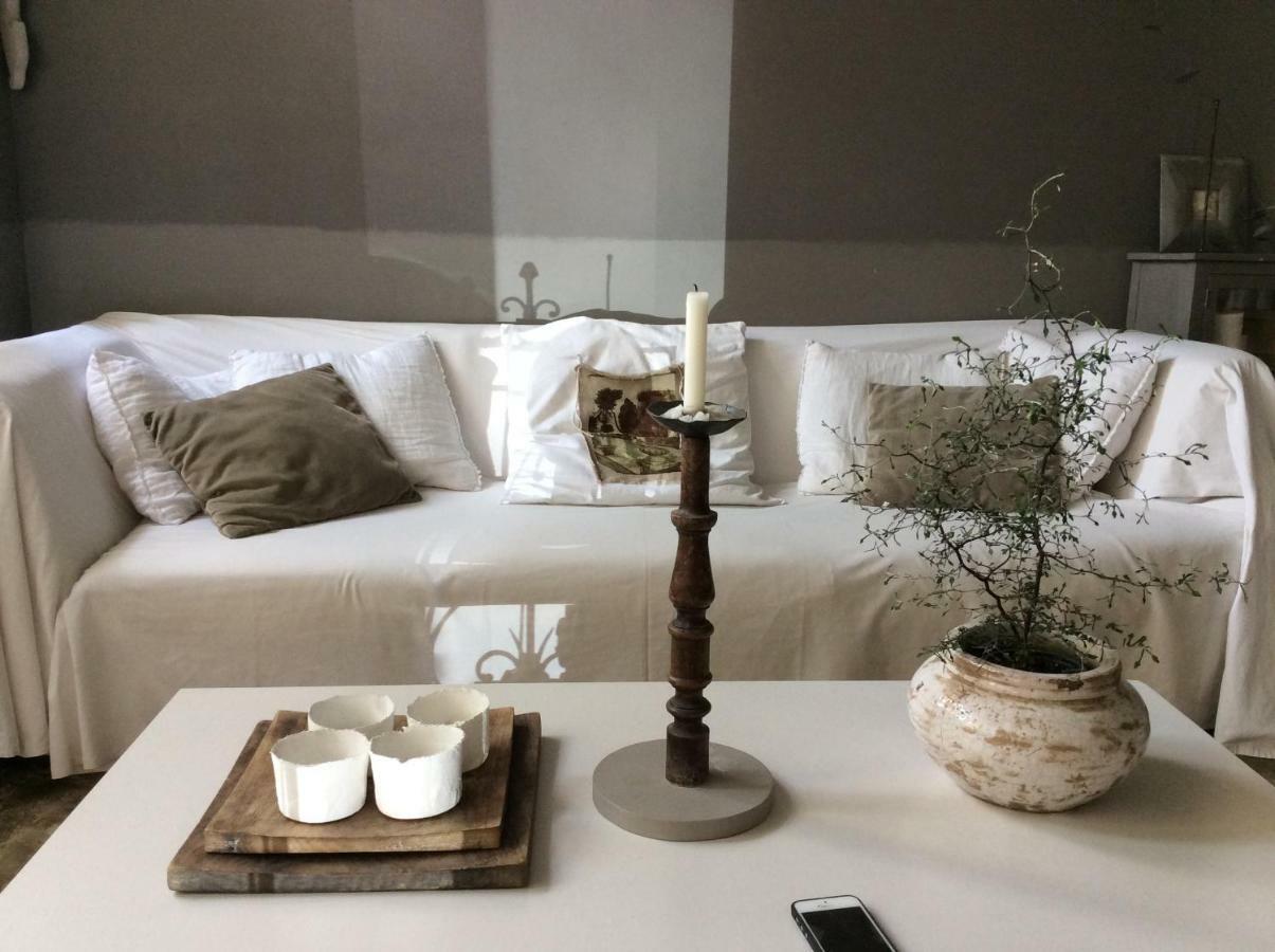 La Maison Sur La Place Couette-café